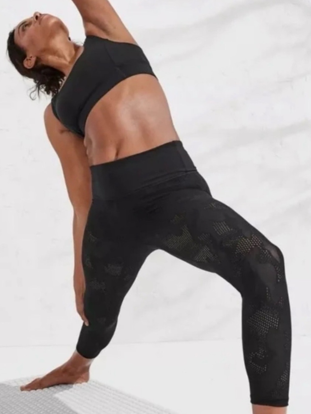 Athleta Phenom Camo 7/8 Pants - Size Small